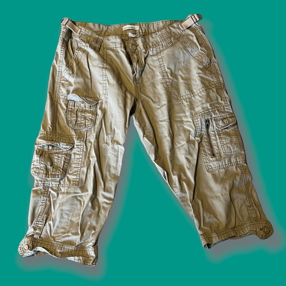 🎸 Aeropostale Khaki Cargo Capris 🎸 - Picture 1 of 6